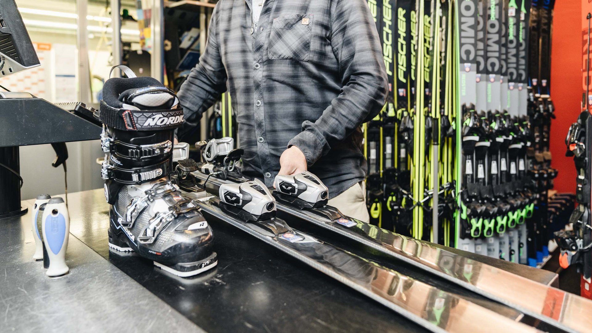 Samnaun: ski helmets, ski service, and more Samnaun: ski helmets, ski service, and more